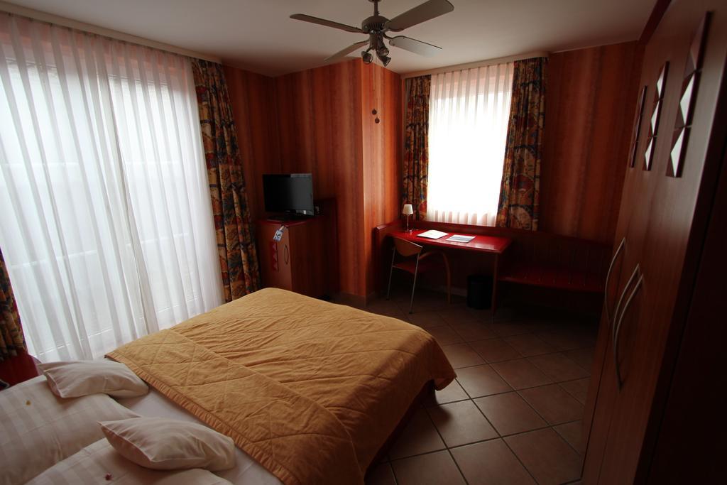 Hotel Mado Cologne Room photo