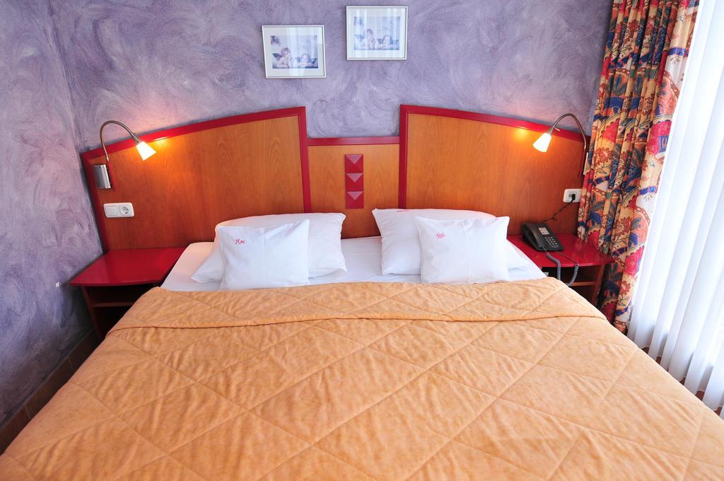 Hotel Mado Cologne Room photo