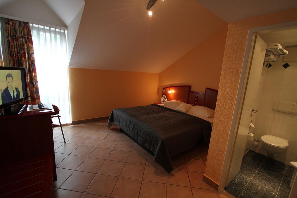 Hotel Mado Cologne Room photo